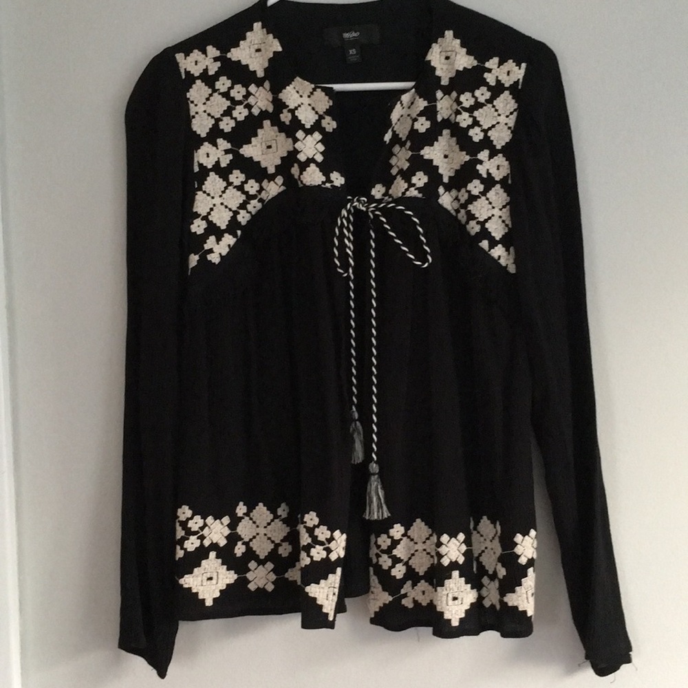 Lightweight embroidered open shirt